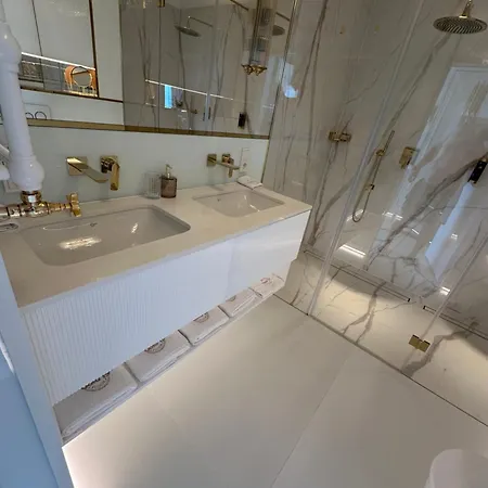 아파트 Hanza Tower Gold 19th Floor *